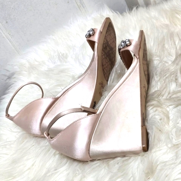 Jewel Badgley Mischka Elegant Wedge Heels Size 8.5 - Picture 3 of 9